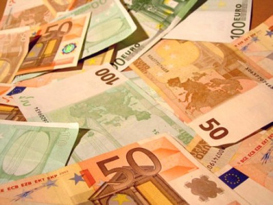 Nou minim istoric pentru leu, cursul atinge 4,5651 lei/euro